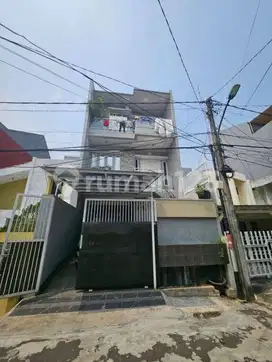 Turun Harga, Rumah 3 Lantai, Paradise 1, Semi Furnish, SIAP HUNI