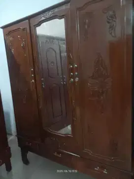 Lemari jati antik tua th 1970.bekas.pintu 3 dah plitur ulanh