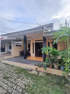 Rumah pojok Tanah Luas DalM Mini Cluster Di Jatibening Kota Bekasi