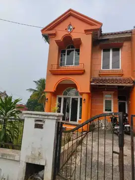 dijual Cepat Rumah 2 Lantai Tanah Luas di Telaga Kahuripan Depok