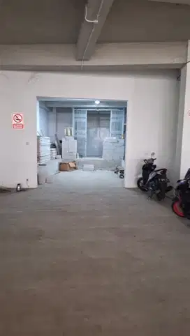 gudang /kantor baru di moh. toha ada lift barang  disewakan