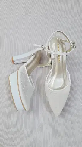 Pemasangan payet gaun kebaya n sepatu