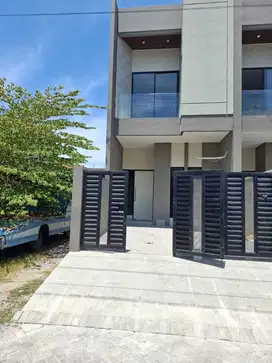 JUAL RUMAH TENGGILIS BARU GRESS 2 LANTAI MINIMALIS ROW JALAN LUAS SHM