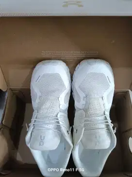 Sepatu Running  ON CLOUD 5 All White