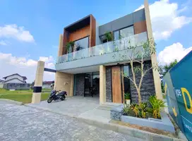 Rumah Dalam Perumahan Palagan belakang Hyatt