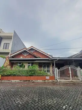 RUMAH HITUNG TANAH DIjual Nirwana Eksekutif Hadap Selatan Carport 2