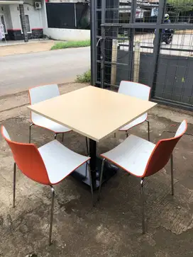 DIJUAL MEJA CAFE DAN KURSI IKEA