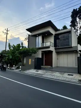 JUAL RUMAH ISTIMEWA FULL FURNISH JLN KAPTEN HARYADI NGAGLIK SLEMAN