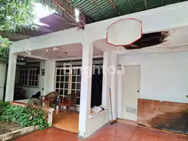 Rumah 2 Lantai Luas & Strategis di Menteng Dalam