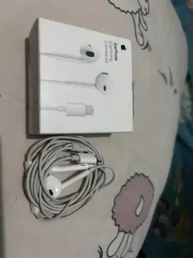 Apple EarPods dengan konektor Lightning