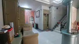 Rumah dan Kost Bangunan Lama Hitung Tanah Kemanggisan Jakarta Barat