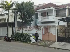 Dijual/Disewa Rumah 2 Lantai di Taman Semanan Indah