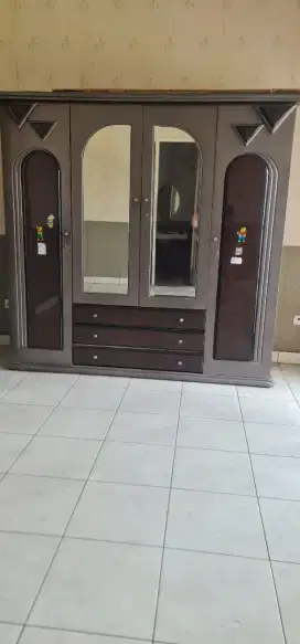 Lemari duco 4 pintu