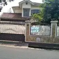 Rumah bagus 2 lt siap huni luas pinggir jalan raya 2 mbl di Condet