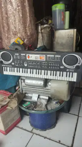 BANDSTAND TAFFSTUDIO PIANO DIGITAL ELECTRONIC KEYBOARD 61 KEYS