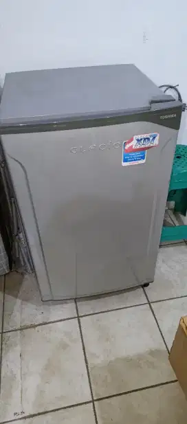 Kulkas Toshiba GLACIO XD 07