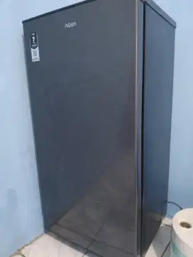 Dijual cepat kulkas aqua 1 pintu
