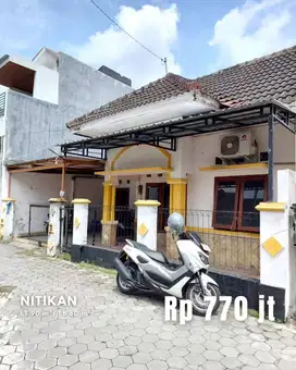 Dijual Rumah Strategis Lingkungan Perumahan di Nitikan