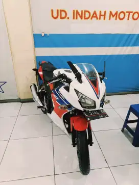 Generasi pertama HONDA CBR 150R tahun 2015 plat nomor panjang 2030