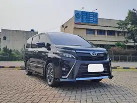 Toyota Voxy 2.0 Bensin-AT 2019