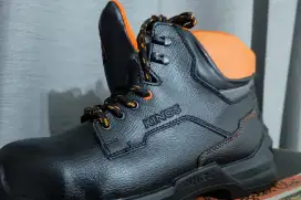 Sepatu safety proyek KING'S brand new condition size 9 /43 lengkap dus