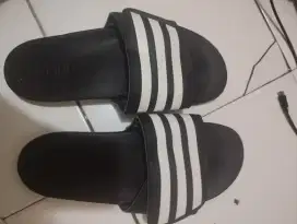 Sandal Adidas original mulus tidak rusak