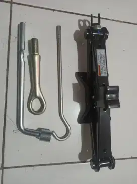 Dongkrak mobil ori suzuki
