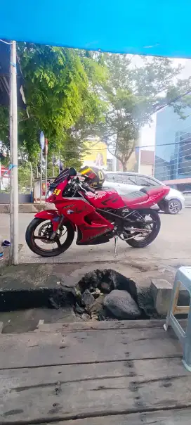 Kawasaki Ninja RR Merah tahun 2010