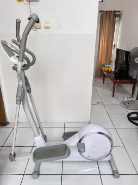 ALAT GYM BODYMAX PLUS ELLIPTICAL CROSS TRAINER