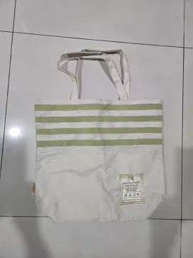 Tas totebag import tidak pernah dipakai