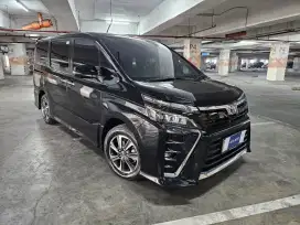 TOYOTA VOXY 2017 HITAM