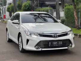 Camry 2.5 V AT 2015 Putih