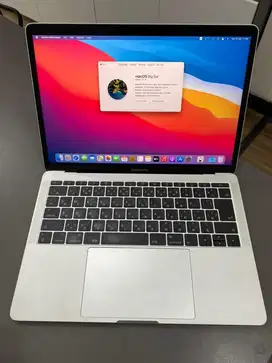 Macbook Pro 8/256 i5 13 Retina