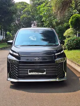 CASH toyota voxy 2023 TSS