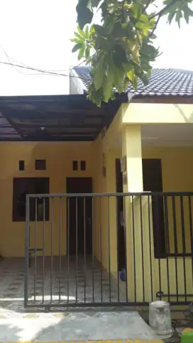 Disewakan Rumah di Bubutan, Dekat Stasiun Pasar Turi dan BG Junction