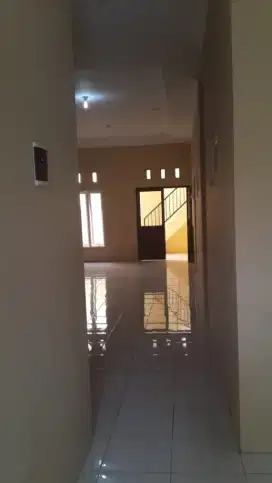 Disewakan Rumah di Bubutan, Dekat Stasiun Pasar Turi dan BG Junction