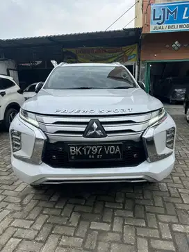 Pajero 4*2 dakar 2022 putih