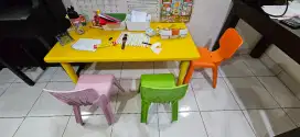 Meja dan 3 kursi informa