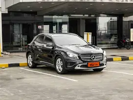 Mercedes Benz GLA200 Urban X156 2015 hitam automatic