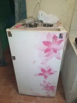 Dijual kulkas Sharp second