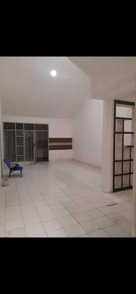 Dijual murah rumah tua hitung tanah 1 1/4 lantai di taman surya 3