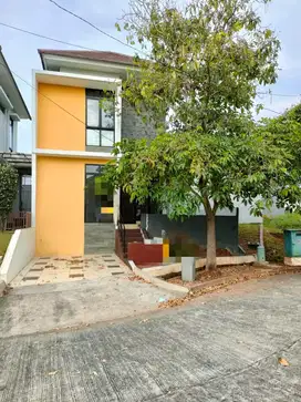 Summerbliss 2 Lantai, Ruang Tengah Luas,ada Sisa Tanah, Nego