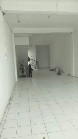 DISEWAKAN RUKO 4,5 LANTAI AREA KOMERSIL DI KEDOYA LOKASI MENARIK