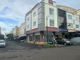 Ruko 3 Lantai di Ruko Golden Boulevard Tangerang 1K90001T