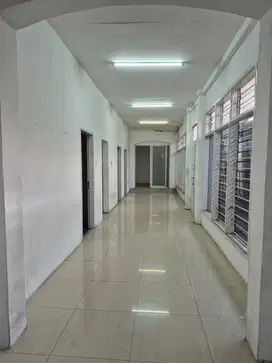 Usaha area komersil jalan raya di Sidoarjo