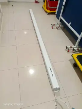 Layar proyektor Scrrenview Uk 3m