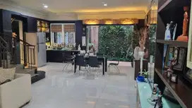 Rumah Mewah Full Furnish Siap Huni di Perumahan Regency 21 Surabaya