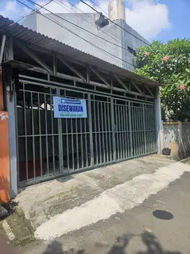 [READY] SEWA RUMAH 2 lantai, Halaman Depan LUAASSS