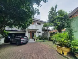 RUMAH BESAR TEPI JALAN RAYA LENTENG AGUNG, DEKAT PINTU TOL JORR
