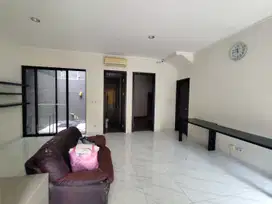 Rumah 2 LT Cantik di Suvarna Sutera Tangerang 1K90004K